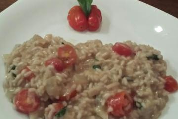 Risoto musarela de bufala, rúcula e tomate cereja