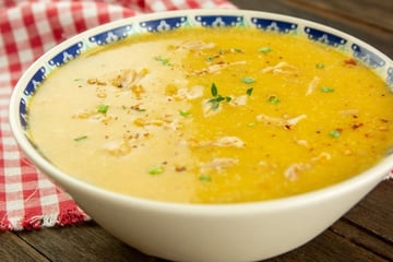 Caldo de mandioca com frango e bacon cremoso que não fica ralo