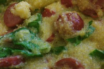 Caldo de fubá com couve e linguiça toscana