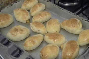 Pão recheado com presunto e queijo