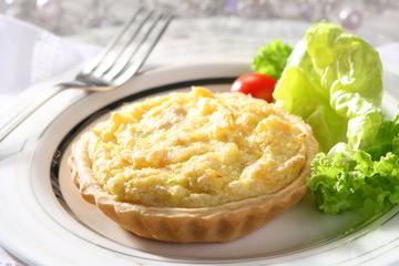 Miniquiche de alho poró e bacalhau