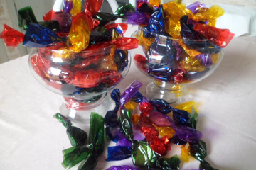 Balas de chocolate com mel