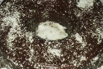 Bolo de chocolate com coco de liquidificador