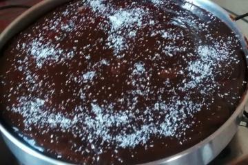 Bolo de chocolate simples e fofo