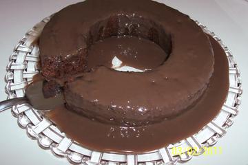 Bolo de chocolate com creme de café com chocolate