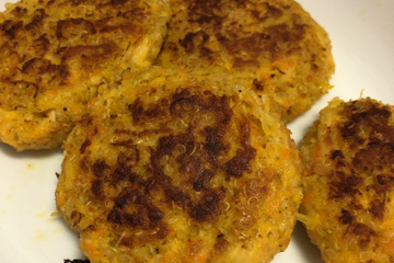 Bolinho de frango e quinoa