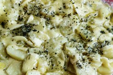Batata gratinada cozida no leite