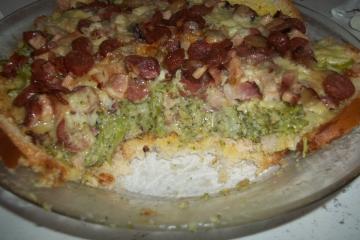 Torta de brócolis com salame