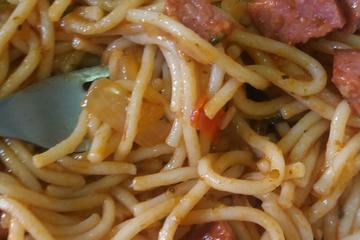 Macarrão com linguiça