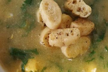 Caldo de fubá com couve e linguiça toscana