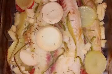 Filé de peixe assado com batatas