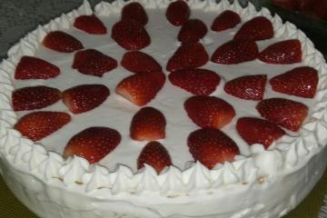 Torta Chantilly com Morango – Bendito Salgado