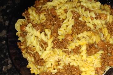 Macarrão com carne moída