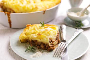 Torta de carne moída com purê de batata à parmegiana