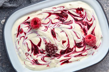 Pavê de cheesecake de morango com cream cheese e geleia: dois doces em um para inovar no Natal