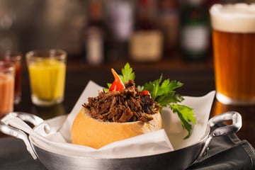 Adeus, cachorro-quente: essa carne louca vai ser a estrela da Festa Junina deste ano