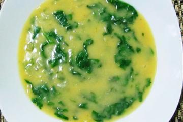 Sopa de grão-de-bico com espinafre