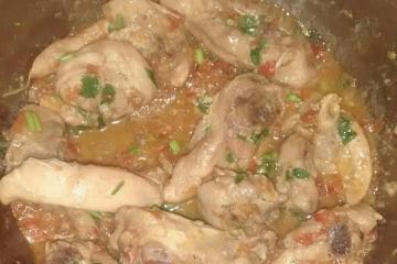 Frango à passarinho refogado