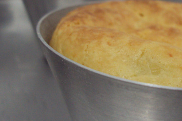 Bolinho de alho poró com queijo