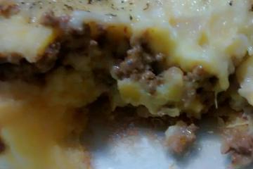 Escondidinho de mandioca com carne moída