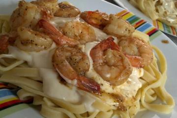 Fettuccine com Camarões Flambados