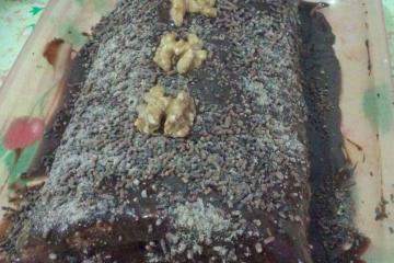 Rocambole de doce de leite com cobertura de chocolate