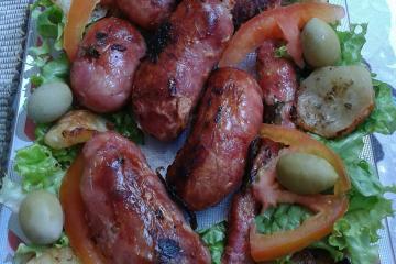 Linguiça ao forno com batatas