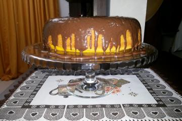 Bolo de cenoura com cobertura de chocolate suave