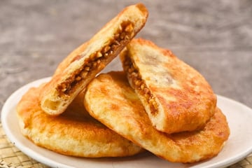 Hotteok: panqueca doce coreana que conquista pelo recheio caramelizado de nozes com canela