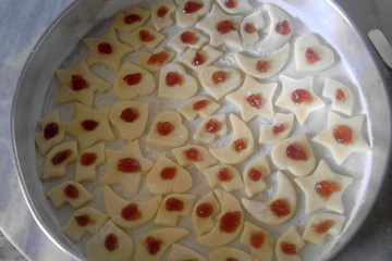 Biscoitos de leite condensado com geleia