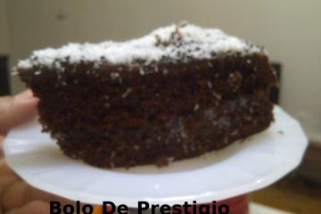 Bolo de Chocolate e Coco Prestígio