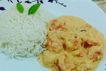 Camarão ao creme parmesão e ervas finas