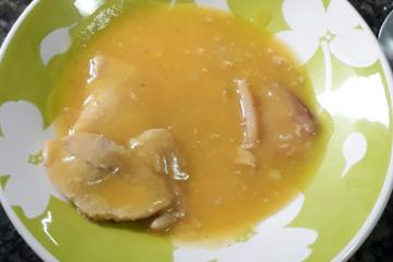 Sopa de batata salsa com bacon e ervilha