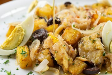 Bacalhau à Gomes de Sá receita portuguesa original que não fica borrachudo
