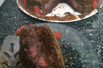 Bolo de chocolate com morango