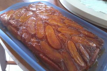 Torta de banana caramelizada