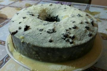 Bolo de Oreo com cobertura de leite em pó