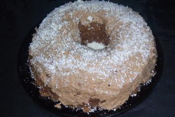 Bolo de chocolate com coco de liquidificador