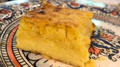 Bolo de milho cremoso de liquidificador: a receita clássica de fazenda que não leva farinha de trigo