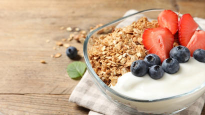 Crocante, douradinha e com um toque de mel! A granola caseira do TudoGostoso é fácil de fazer e fica deliciosa com frutas, iogurte ou até pura