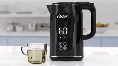 Água quente na temperatura certa: Chaleira Digital Oster com mais de 50% de desconto