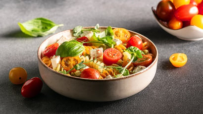Salada de macarrão crocante como você nunca viu: receita rápida para uma refeição completa e deliciosa