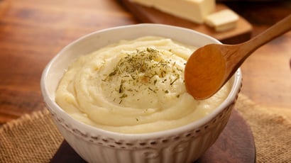 Dica de jurado do MasterChef: “Para fazer um purê de batatas incrível, você precisa adicionar uma colher de chá de fermento em pó.”