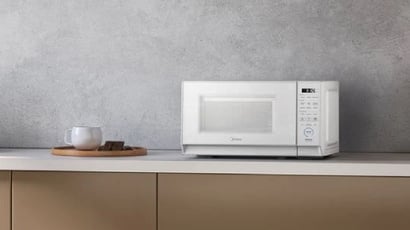 Precisa trocar de Micro-ondas? Este modelo da Midea entrega tudo por menos de R$500