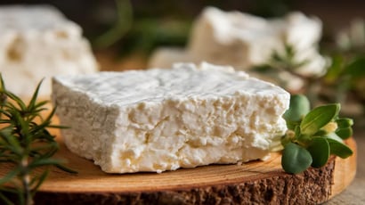 Os gregos têm um método muito simples para conservar queijo depois de aberto