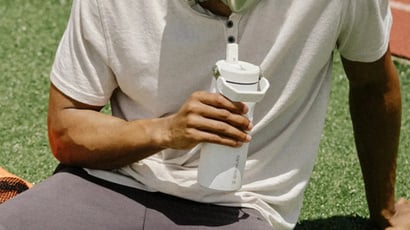 Preço caiu! Bebida gelada a qualquer momento com a garrafa Stanley Aerolight Flip Straw por menos de R$ 160