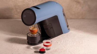 Café de barista em casa e sem complicação: Cafeteira premium com 24% de desconto