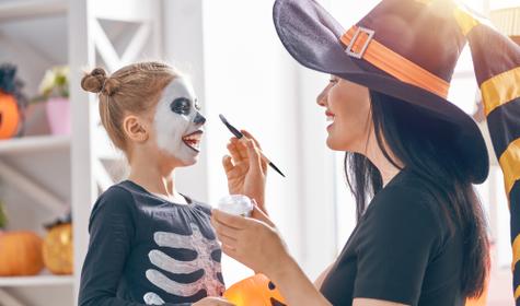 Por que usamos fantasia no Halloween e quais são as roupas mais tradicionais da festa?