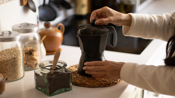 Cafeteira italiana exige extração correta para sabor complexo do café. (Foto: Shutterstock)