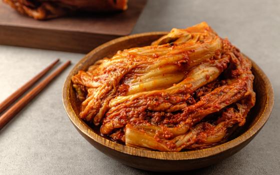 O que tem no kimchi? Prato típico coreano é um acompanhamento de sabor  marcante que vai surpreender seus convidados, veja como fazer! - TudoGostoso